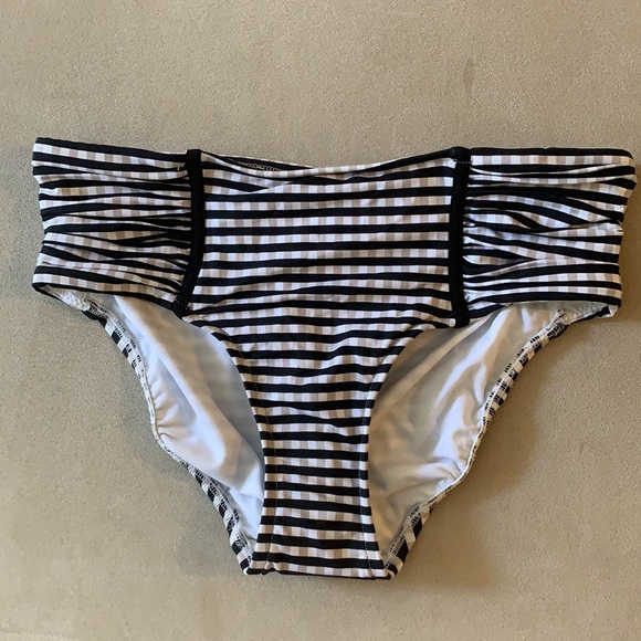 Seafolly bathing suit. - Picture 4 of 7